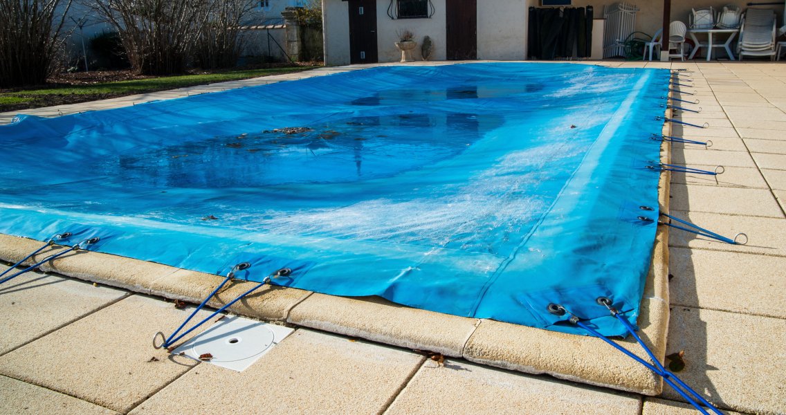 Guide to Solar Swimming Pool Covers & Winter & Pool Covers