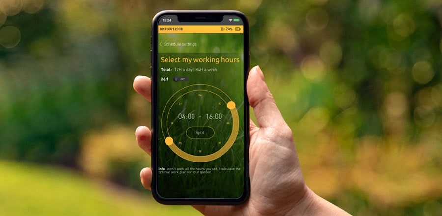 RS630 user configures lawnmower's work schedule in the My Robomow app