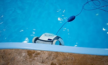 Pros and Cons of a Robotic Pool Cleaner