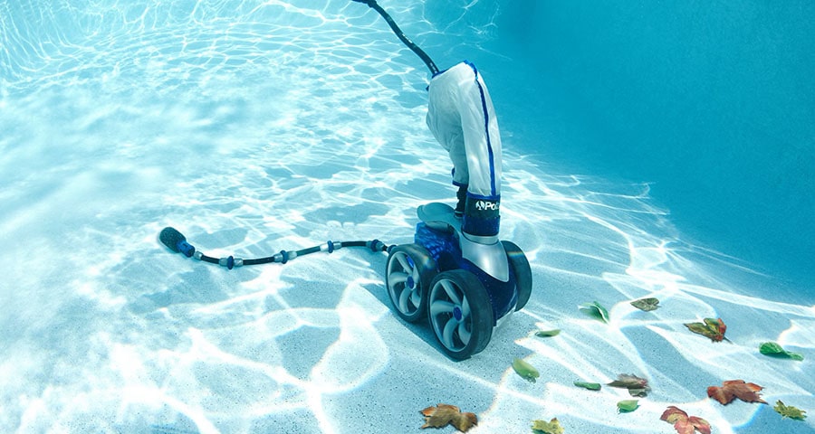 Pressure-side pool cleaner Polaris 3900 Sport at work.