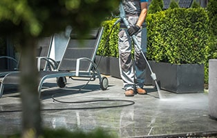 How Do You Use a Pressure Washer?