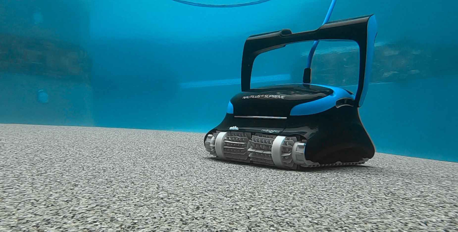 Pool cleaner CC Supreme is cleaning your pool