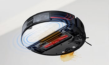 Roborocks S7 MaxV Ultra mopping and vacuuming