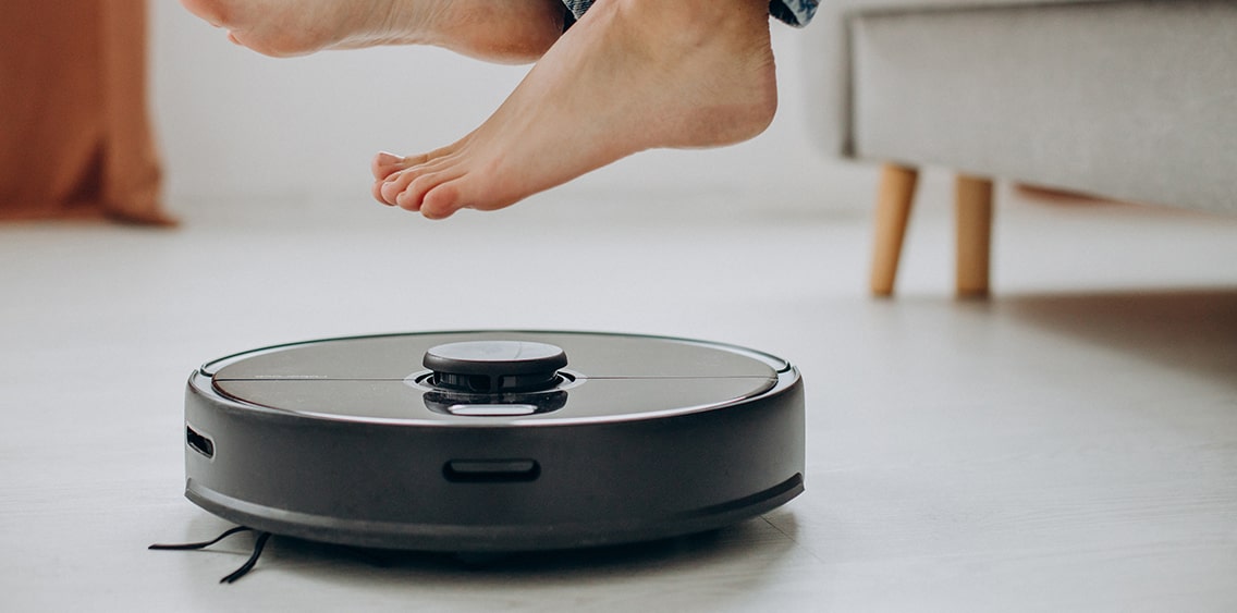 Roborock with good battery is cleaning the floor