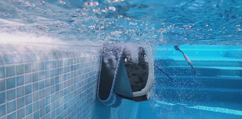 Dolphin Explorer E70 in the pool